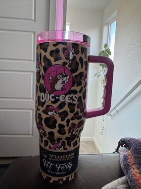 Buc-ee's Pink Leopard 40oz Yukon Outfitters Tumbler with Handle